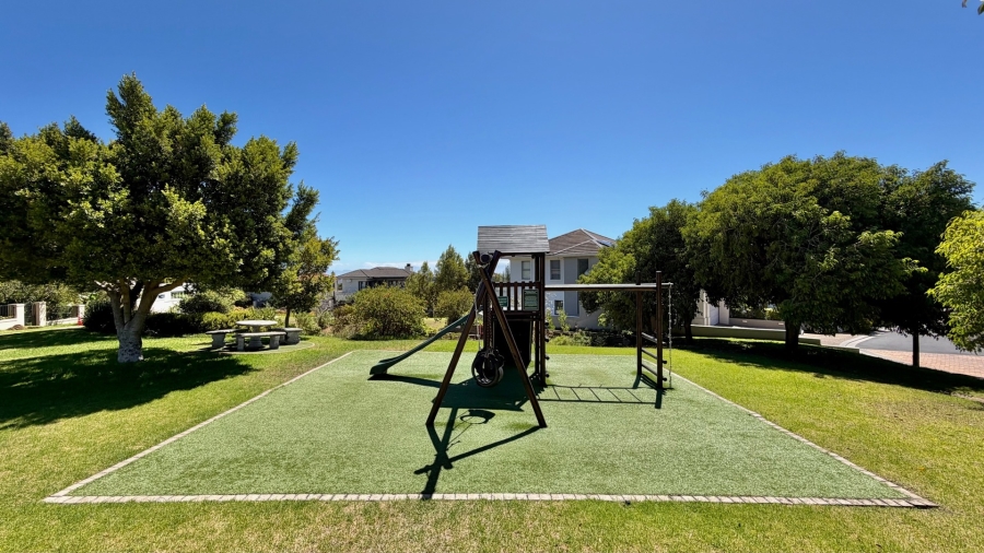 4 Bedroom Property for Sale in La Montagne Western Cape